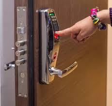What Makes a Locksmith in Stratford The Right Choice for Emergencies
